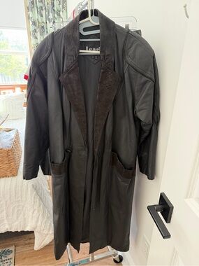 Long Black Leather Trench Coat with Textured Collar - Unbranded